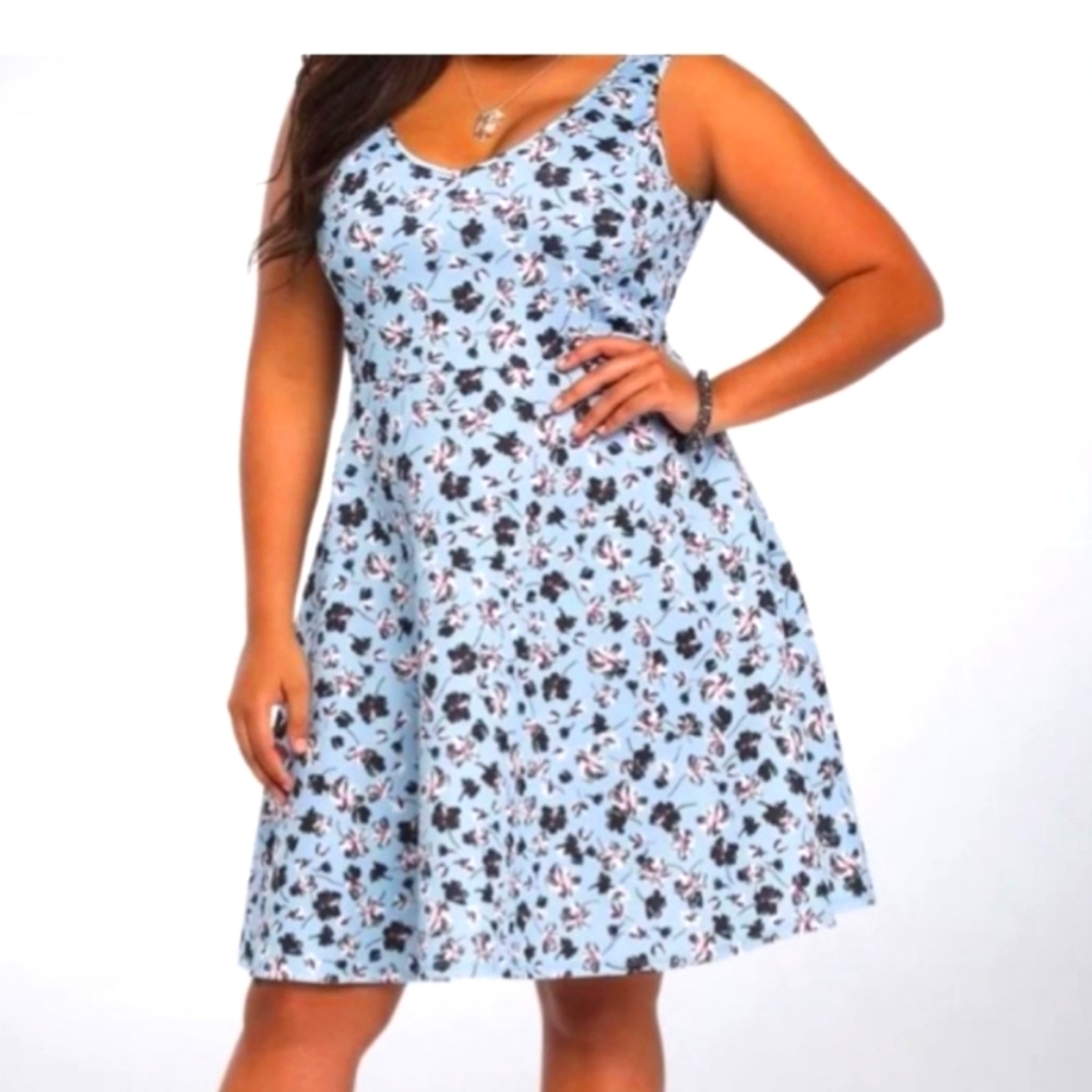 TORRID  baby blue, floral skater baby doll PLUS size 1x stretch dress.